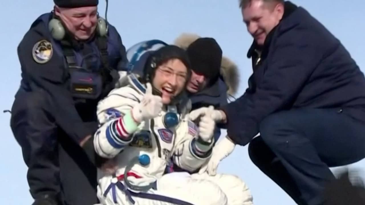 Vrouwelijke astronaut geland op aarde na recordvlucht