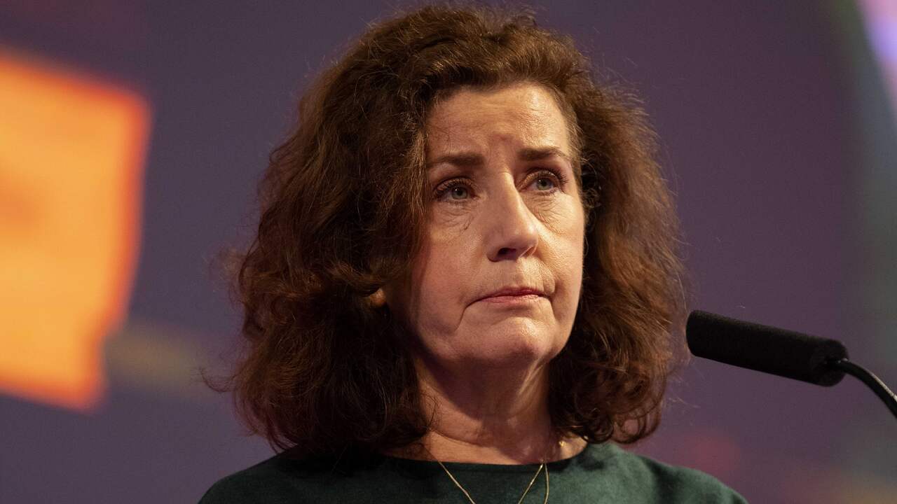 Beeld uit video: Minister biedt geëmotioneerd excuses aan voor oude Transgenderwet