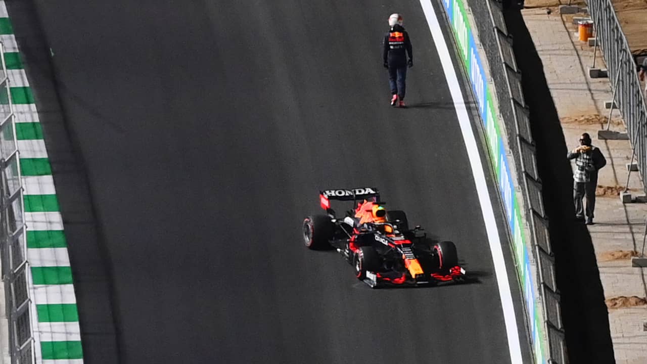 Max Verstappen crashte tijdens de kwalificatie voor de Grand Prix van Saoedi-Arabië.