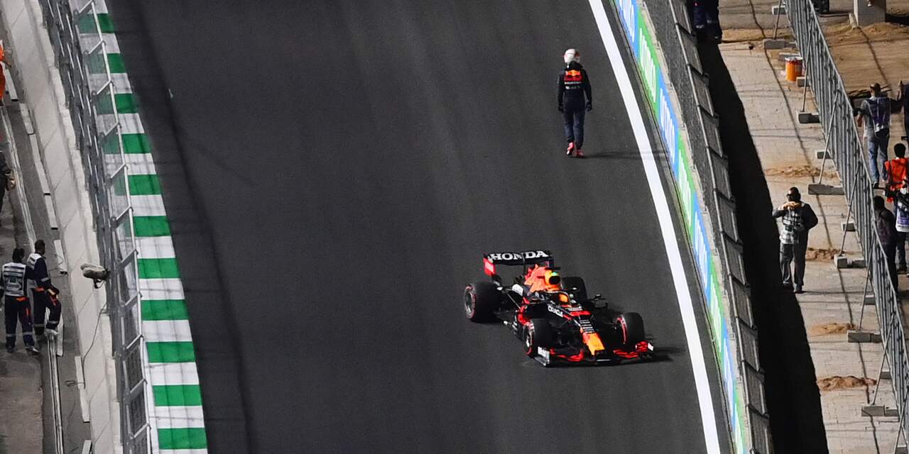 Verstappen crasht in laatste ronde kwalificatie en moet pole aan Hamilton laten