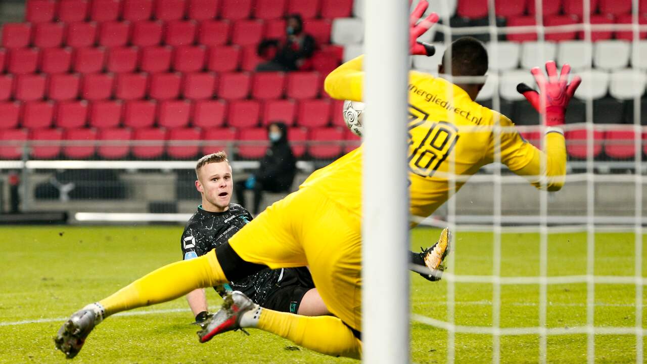Doelman Yvon Mvogo was in de eerste helft belangrijk voor PSV.