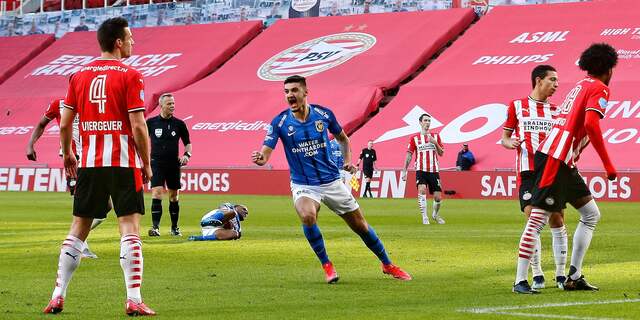 PSV 0-1 achter tegen Vitesse na merkwaardige eerste helft ...