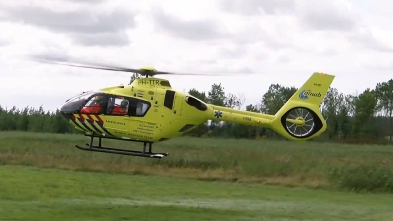Beeld uit video: Helikopter vervoert gewonden na zwaar ongeval Wilhelminadorp