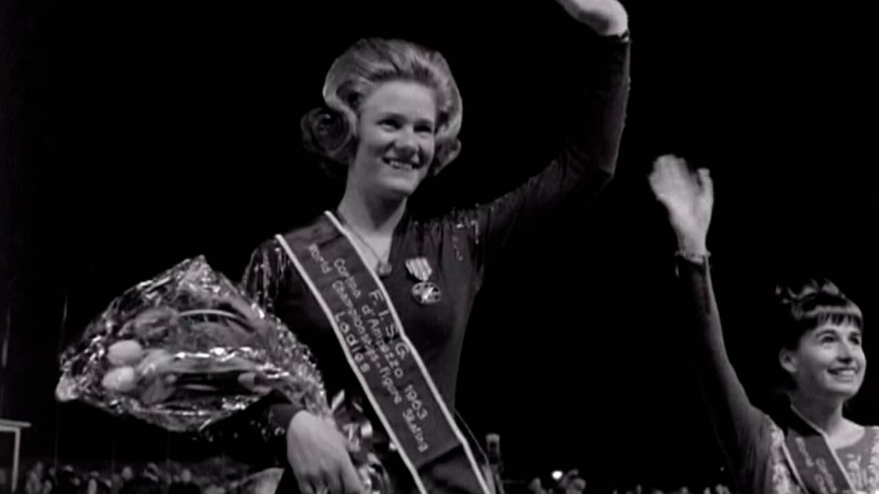 Beeld uit video: Zo haalde Sjoukje Dijkstra goud op WK kunstschaatsen in 1963