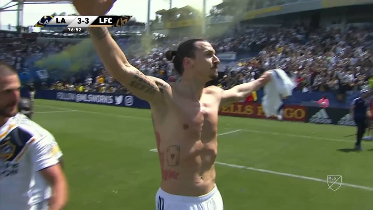 Beeld uit video: Zlatan maakt wereldgoal en winnende treffer bij debuut in LA