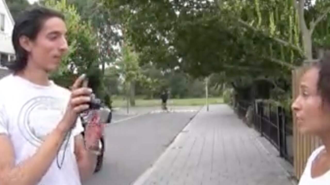Beeld uit video: Hangjongeren bedreigen raadslid Zaandam