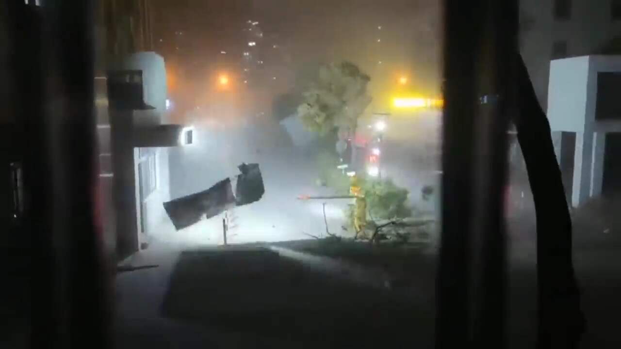 Beeld uit video: Zeer zware storm laat spoor van vernielingen achter in China