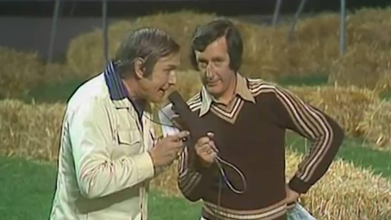 Beeld uit video: Dick Passchier presenteert Spel zonder Grenzen in 1977