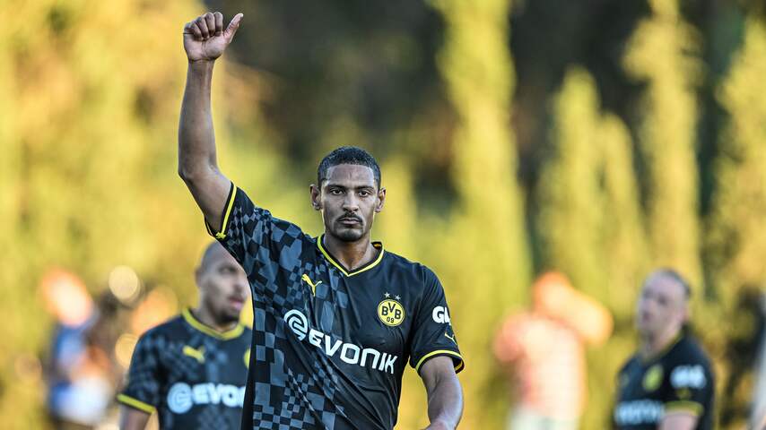 Haller maakt half jaar na diagnose eindelijk eerste minuten voor Dortmund