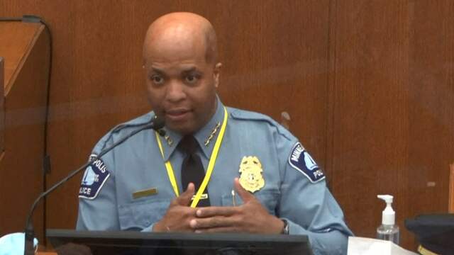 Politiechef Medaria Arradondo getuigt in de rechtszaal.
