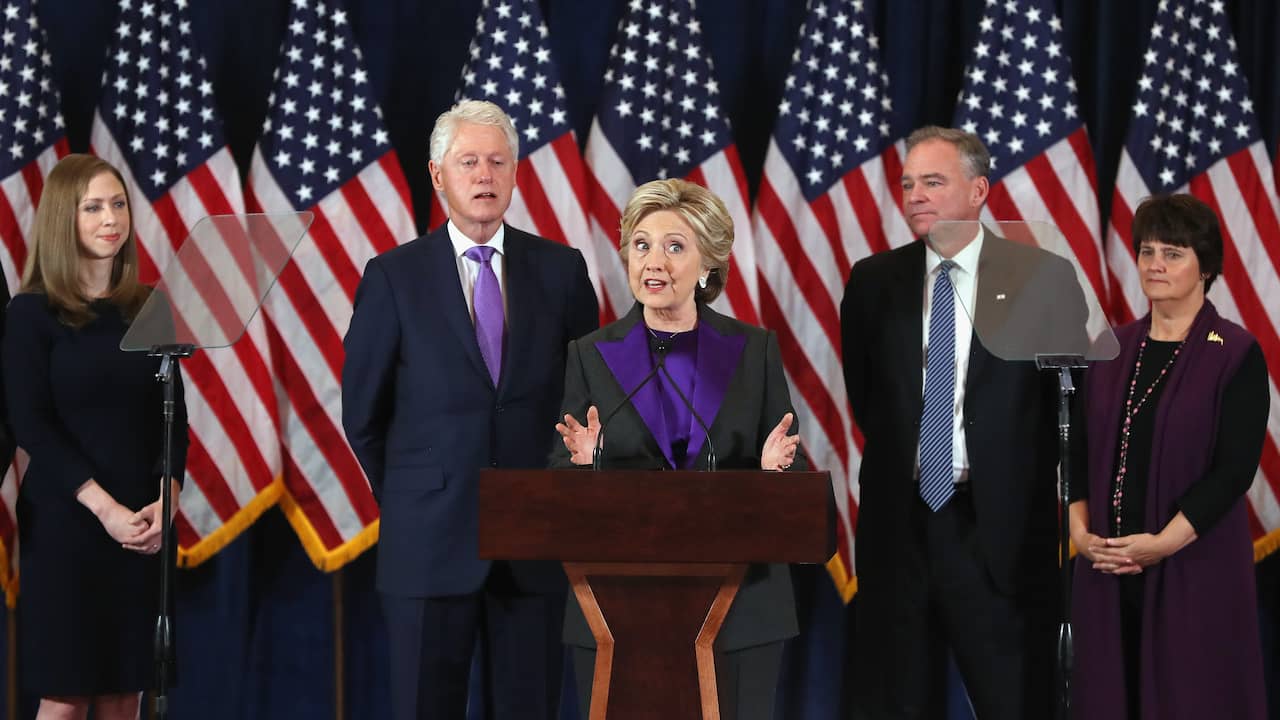 Clinton: 'Het spijt me dat we deze verkiezing niet hebben gewonnen'