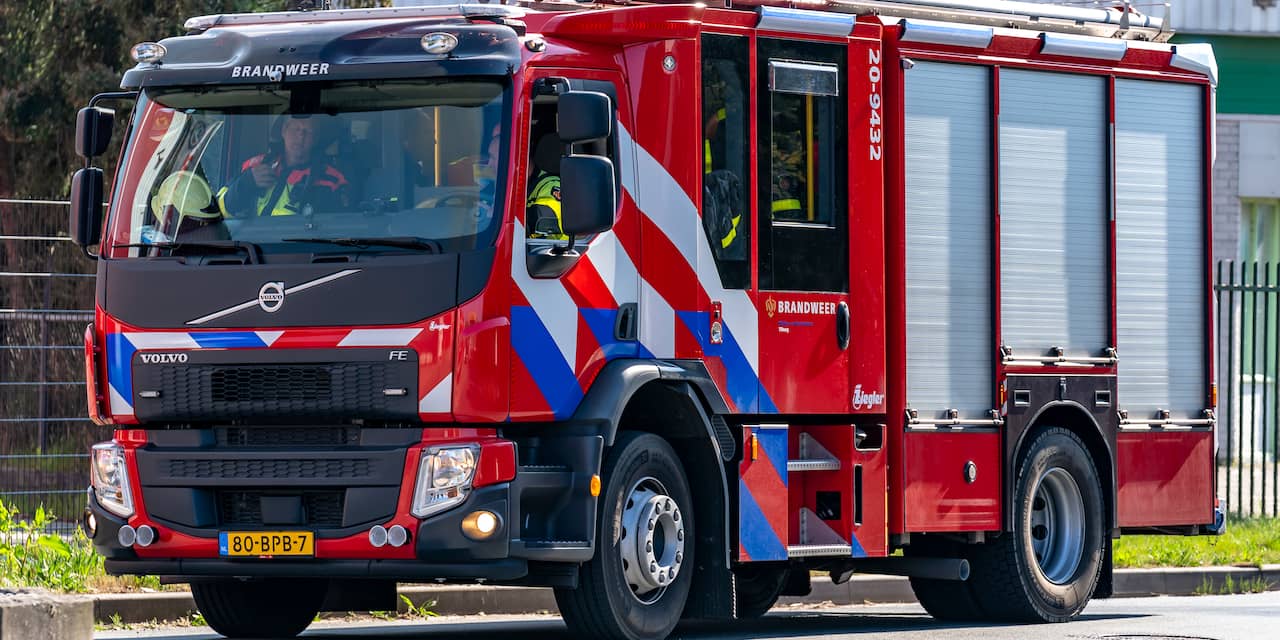 Grote brand bij autobedrijf aan Radarstraat in Den Haag onder controle