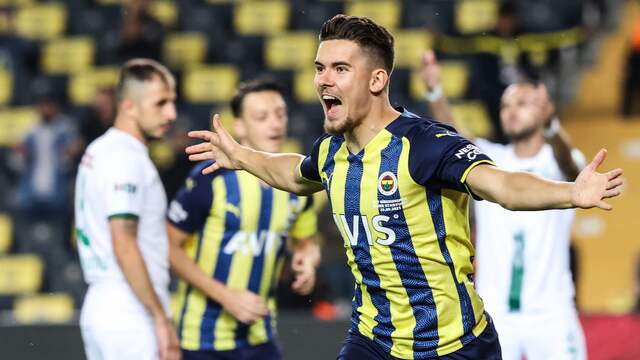 Ferdi Kadioglu was al na twee minuten trefzeker voor Fenerbahçe.