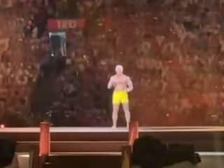 Dries Roelvink verschijnt toch weer in gele zwembroek op podium