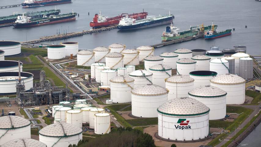 Petroleumhaven aan het Calandkanaal in de Rotterdamse haven