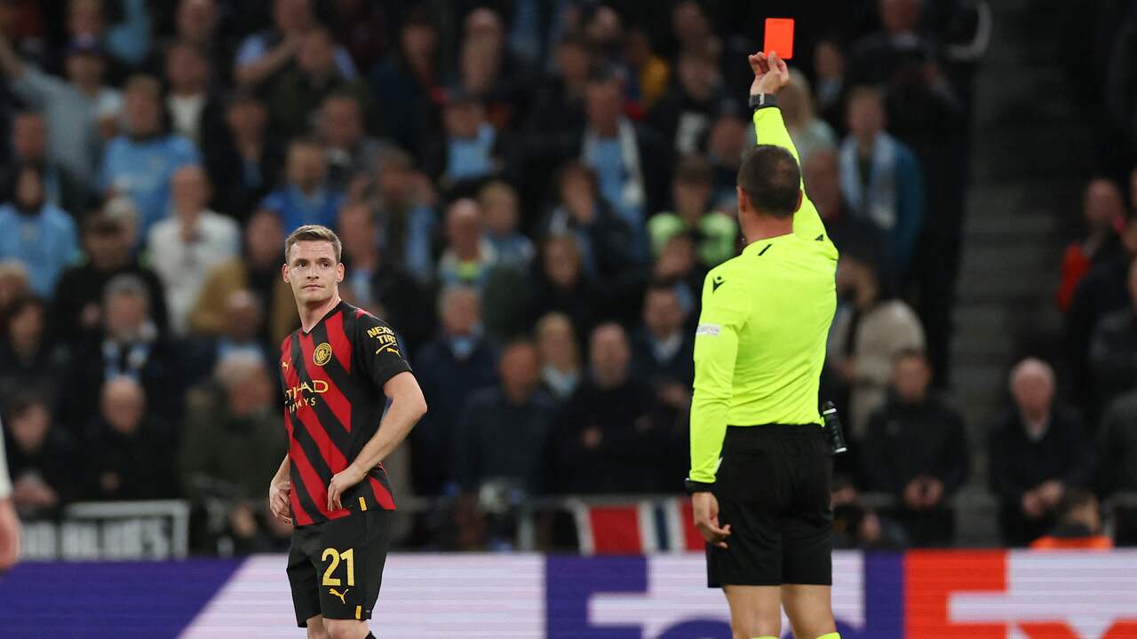 Beeld uit video: Manchester City na half uur met man minder door rode kaart Gómez