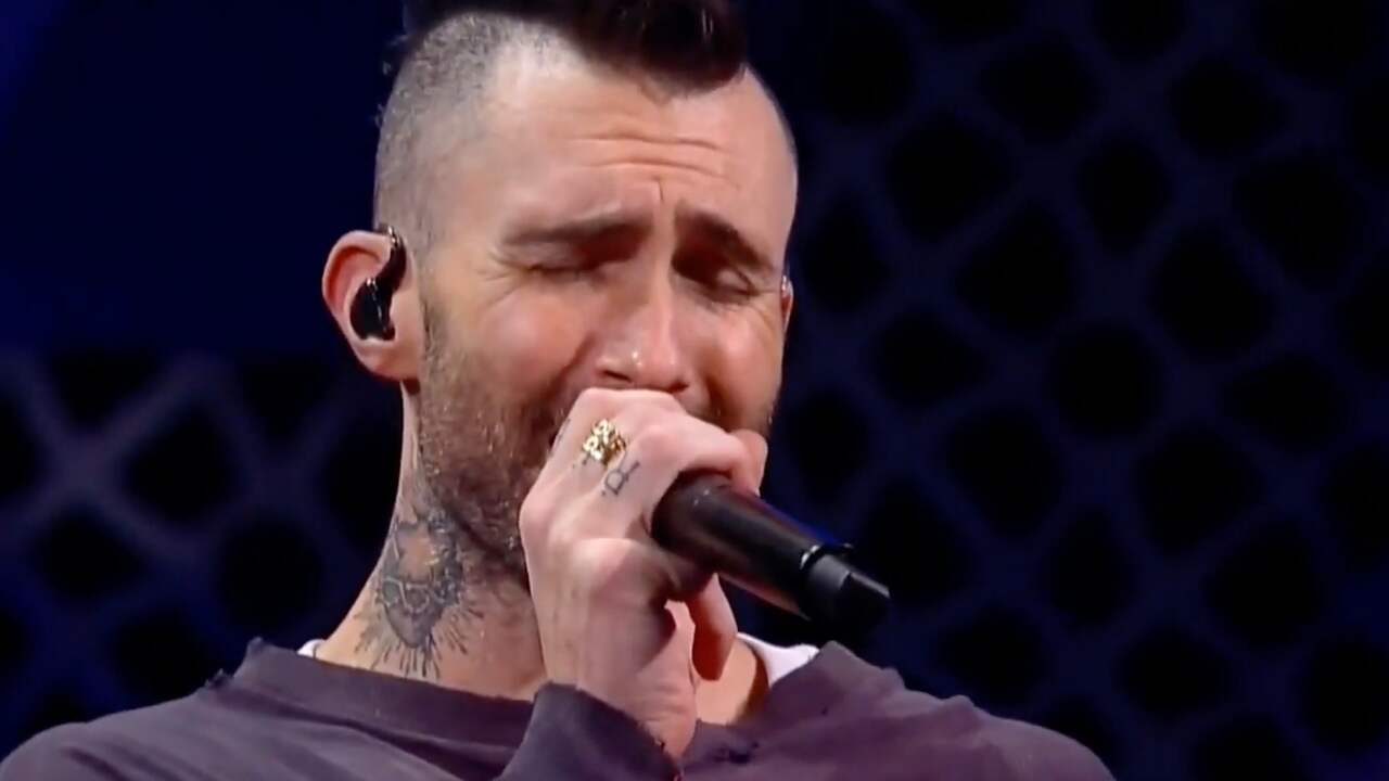 Beeld uit video: Maroon 5 zingt Girls Like You op Festival de Viña in Chili