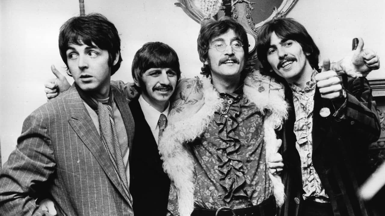 The Beatles zingen Hey Jude in 1968.