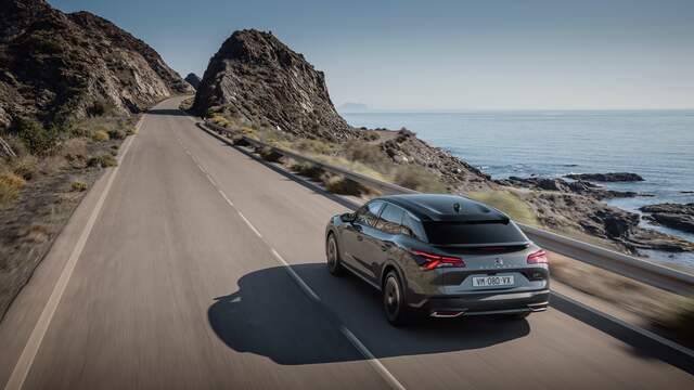 De Citroën C5 X krijgt veel comfort, ook dankzij de gekozen ondersteltechniek.