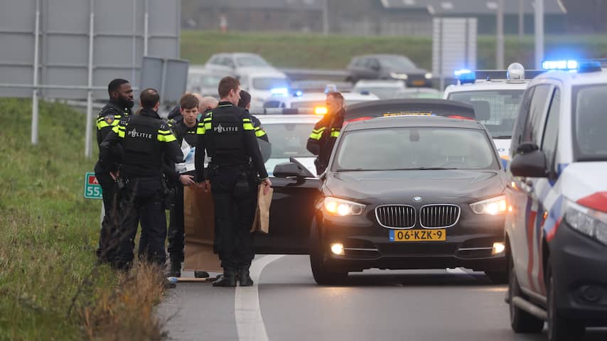 Politie Lost Schot Bij Wilde Achtervolging, Rijdt Wagen Klem Op Afrit ...