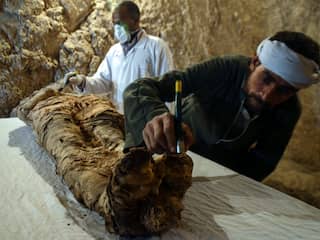 Archeologen vinden 3.500 jaar oude mummie in graftombe Egypte