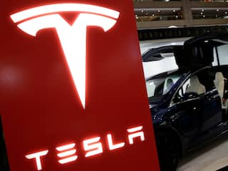 Tesla daalt op Duitse beurs na draai van 180 graden over beursexit