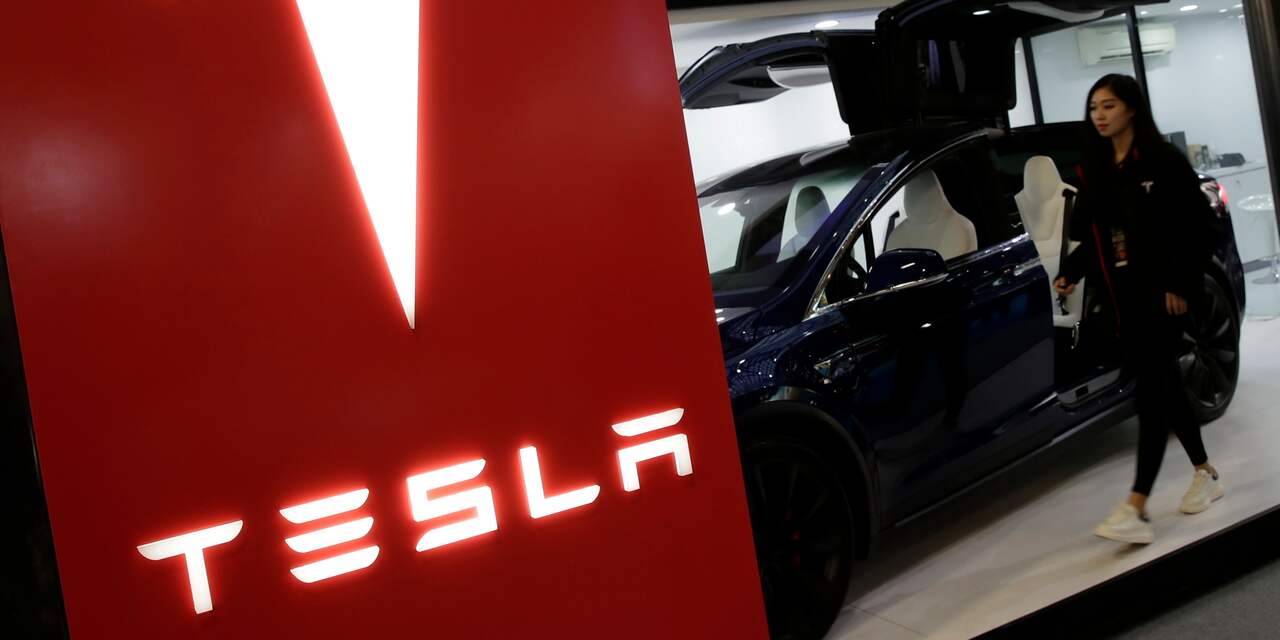 Tesla daalt op Duitse beurs na draai van 180 graden over beursexit