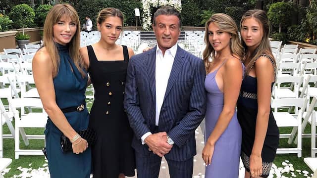 Sylvester Stallone met zijn vrouw Jennifer en dochters Sophia, Sistine en Scarlet.