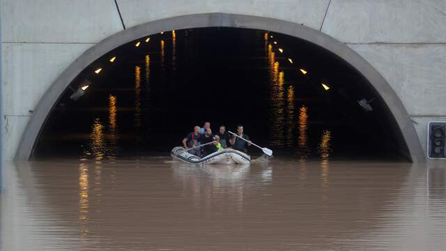 Vijf doden door overstromingen na noodweer in Zuidoost ...