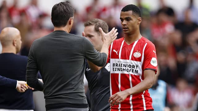 Trainer Roger Schmidt kreeg een fluitconcert van het eigen publiek nadat hij Cody Gakpo naar de kant had gehaald.