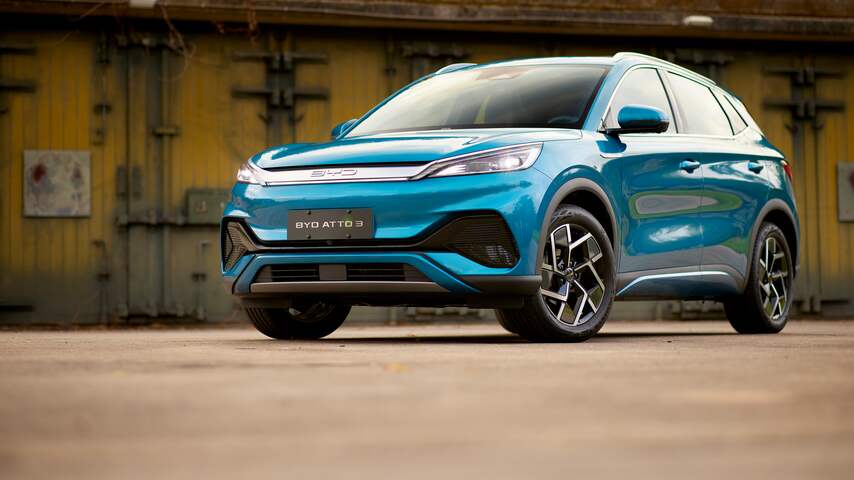 Het Chinese BYD verkoopt ongeveer net zoveel elektrische auto's als Tesla.