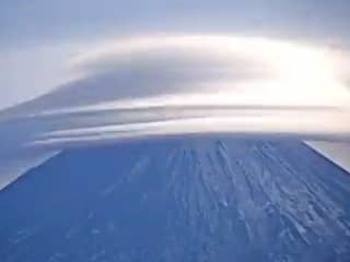 Timelapse toont indrukwekkende wolkvorming bij Russische vulkaan