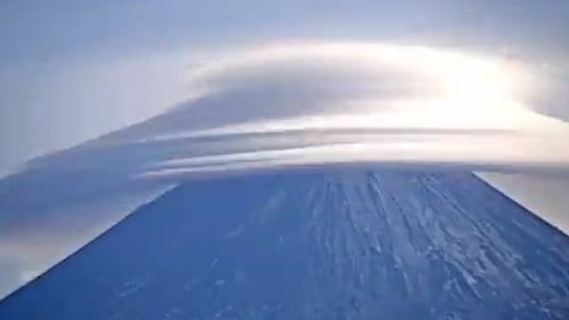 Timelapse toont indrukwekkende wolkvorming bij Russische vulkaan