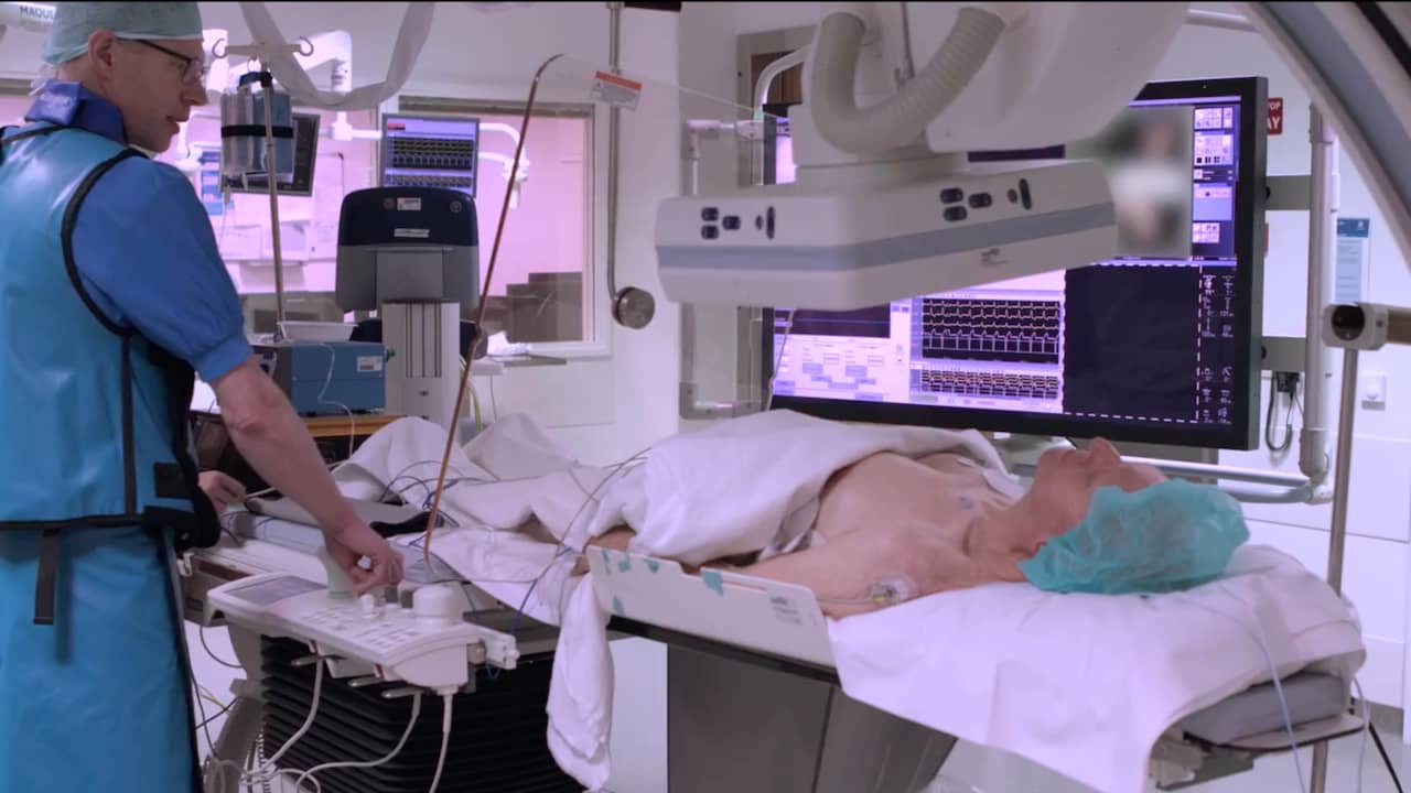 Beeld uit video: Artsen UMC Utrecht plaatsen pacemaker onder 3D-beeldgestuurde geleiding