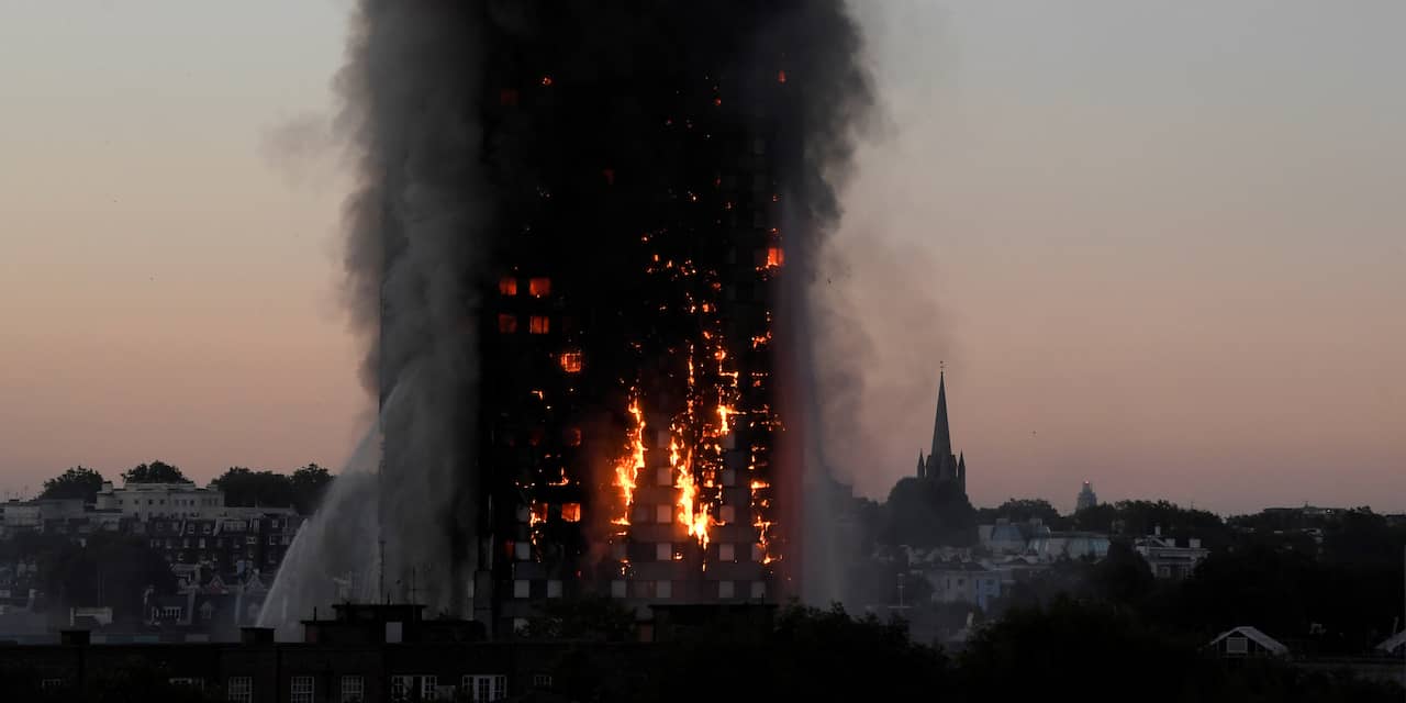 'Londense brandweer wachtte te lang met evacuatie bij brand in woontoren'