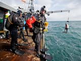 Duikteams halen 5.500 kilo afval van scheepswrakken uit Noordzee