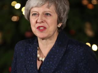 Britse premier May mag aanblijven na geheime stemming Conservatieven