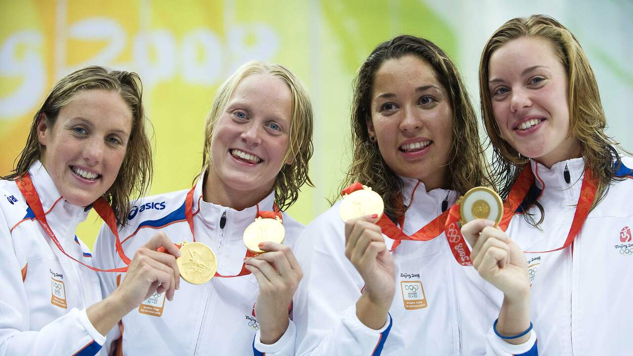 Femke Heemskerk (uiterst rechts) met de gouden estafetteploeg in 2008.