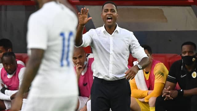 Patrick Kluivert zat opnieuw als trainer op de bank bij Curaçao.