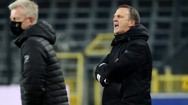 Trainer John van den Brom verloor zaterdag met KRC Genk voor de tweede week op rij.