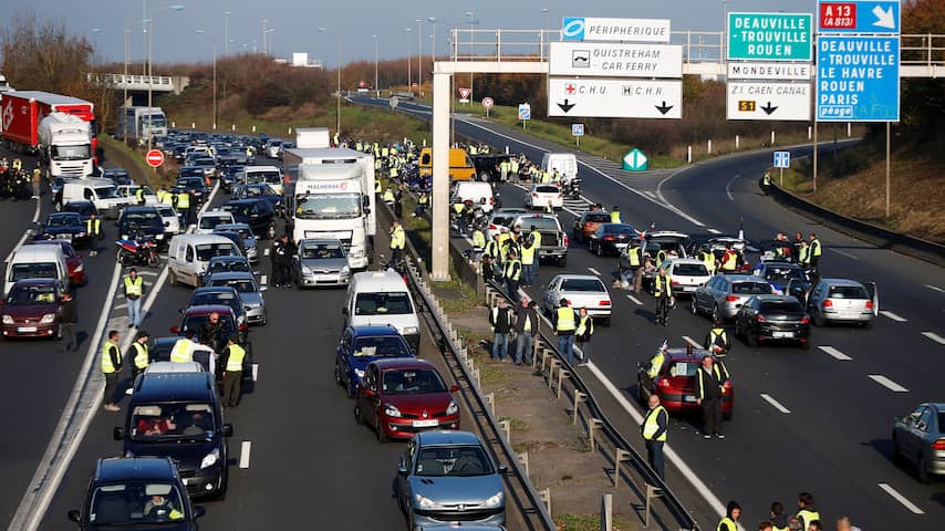 Franse premier: 'Regering buigt niet voor brandstofprotest'