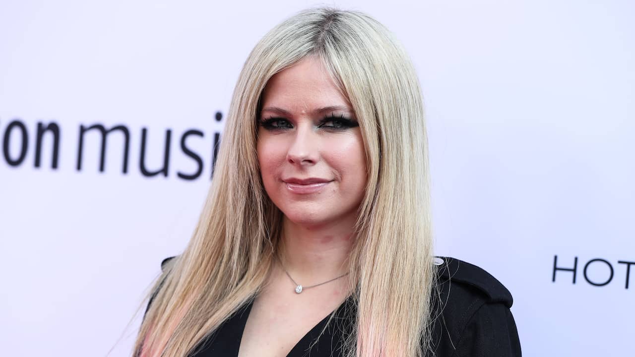 Avril Lavigne kondigt verfilming van hit Sk8er Boi aan | Muziek | NU.nl