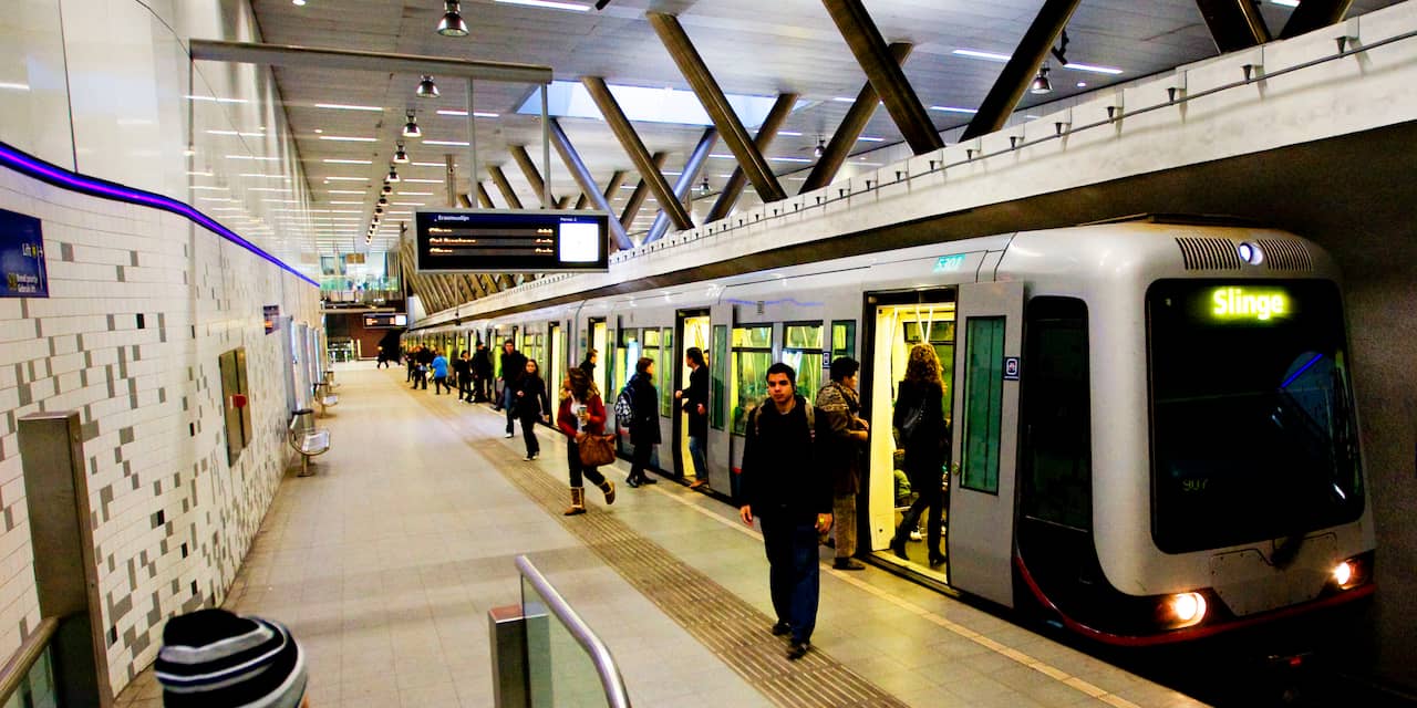 Metrostations Stadhuis en Beurs ontruimd wegens asbest