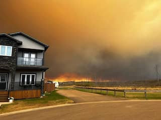 Bosbrand nadert Canadese stad Fort McMurray, 6.000 mensen geëvacueerd
