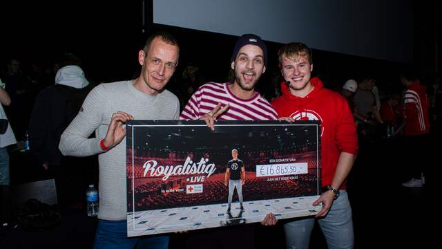 Royalistiq met de cheque