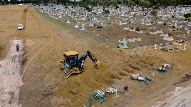 Cemeteries around Manaus are expanding due to the high number of deaths from the corona virus.