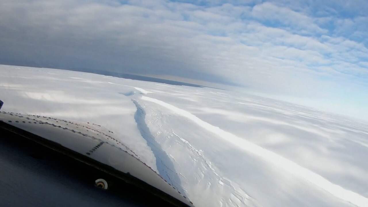 Beeld uit video: Onderzoekers delen beelden van afgebroken ijsberg op Antarctica