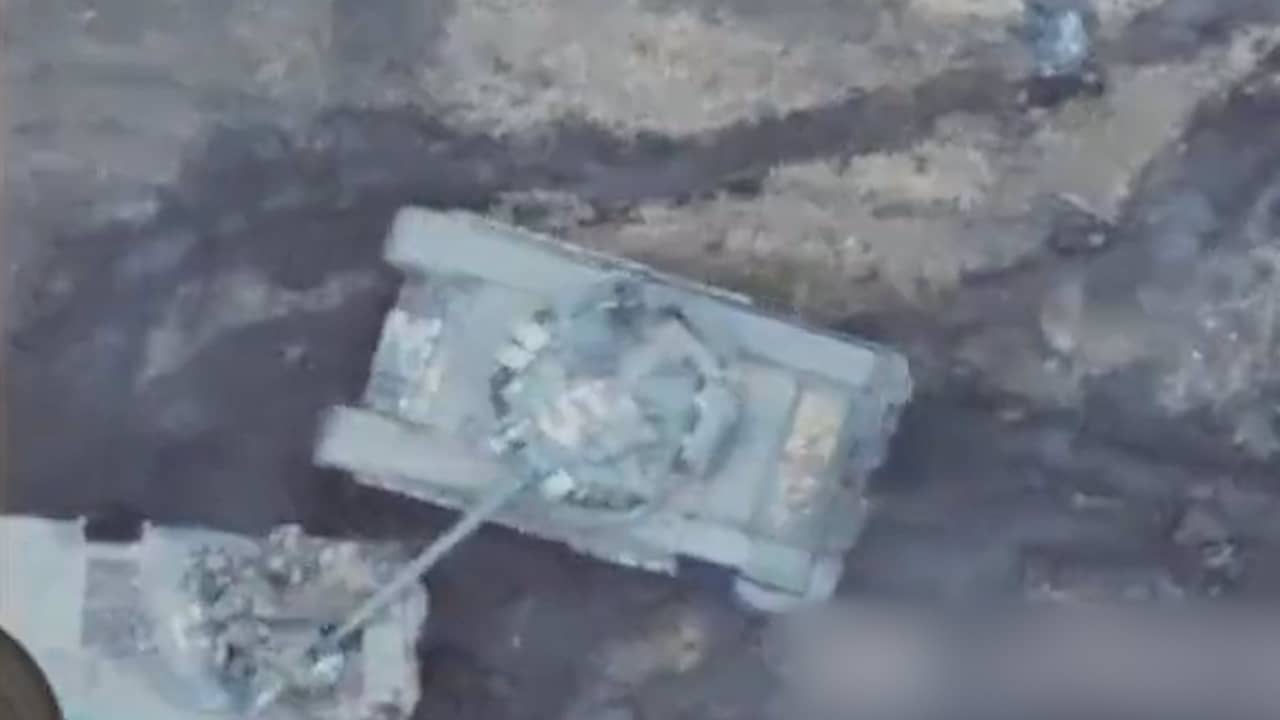 Beeld uit video: Russische tank maait eigen militairen omver tijdens onhandige actie