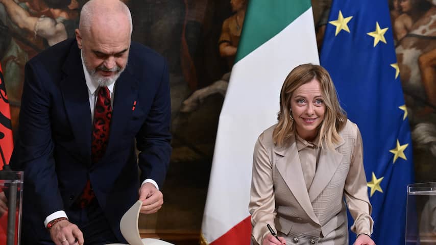 Italië mag van Albanees hof migranten in Albanië gaan opvangen