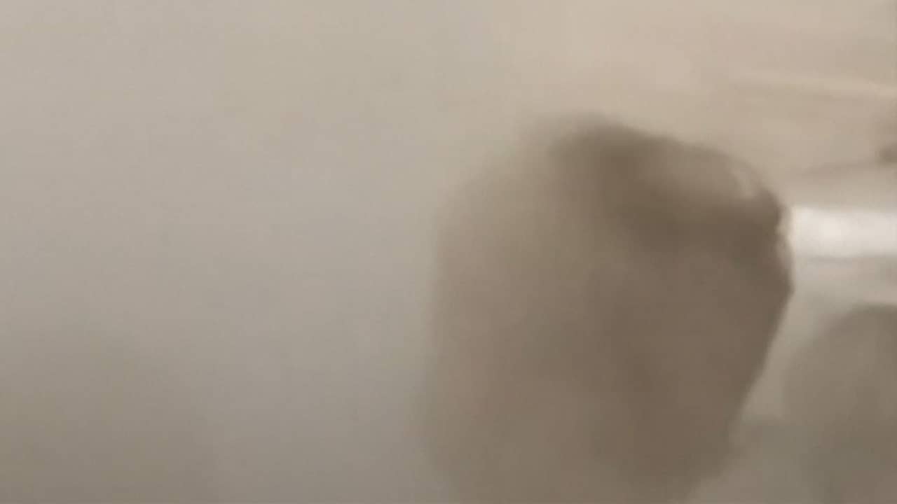 Beeld uit video: Vliegtuig in Florida vult zich met dikke laag mist